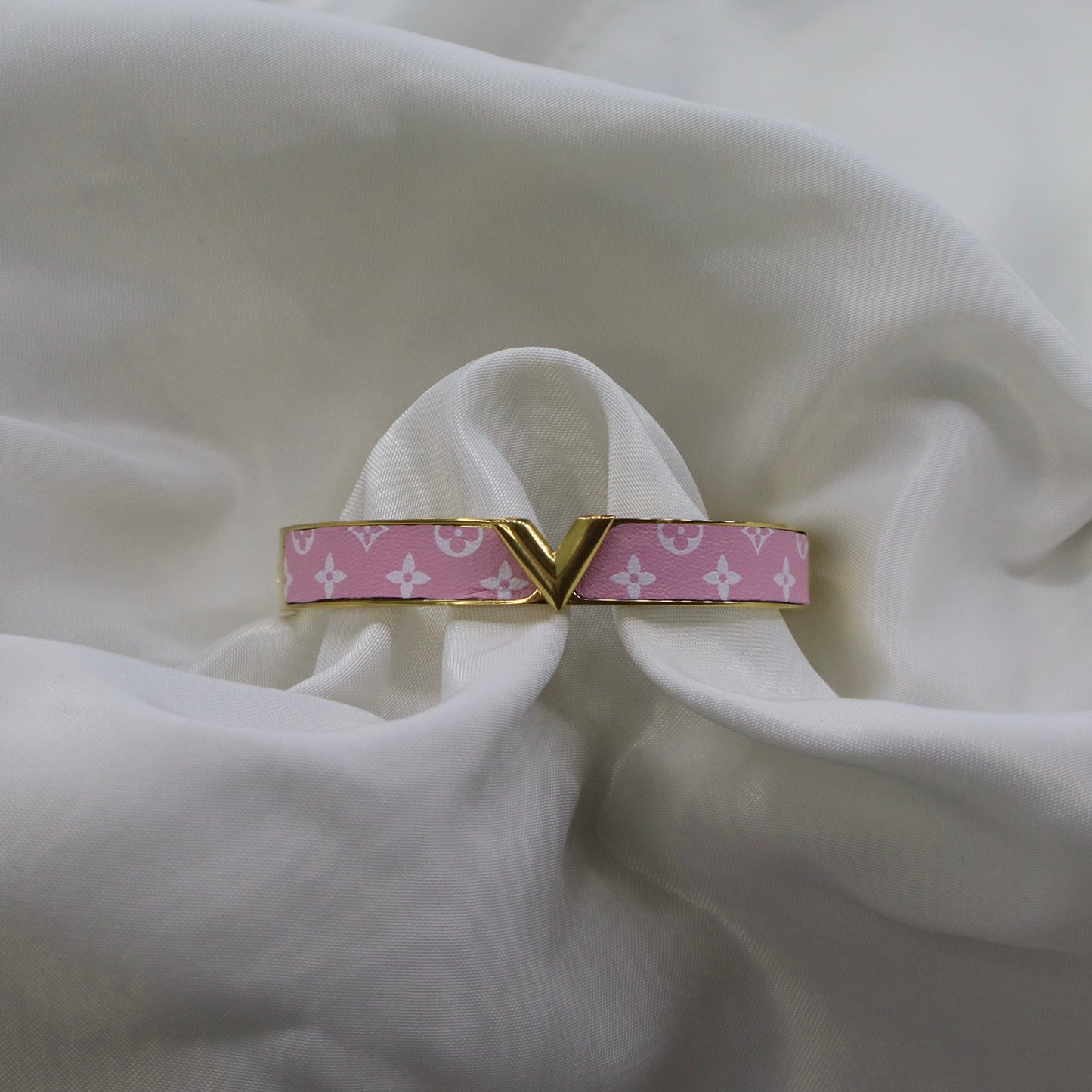 V bangle
