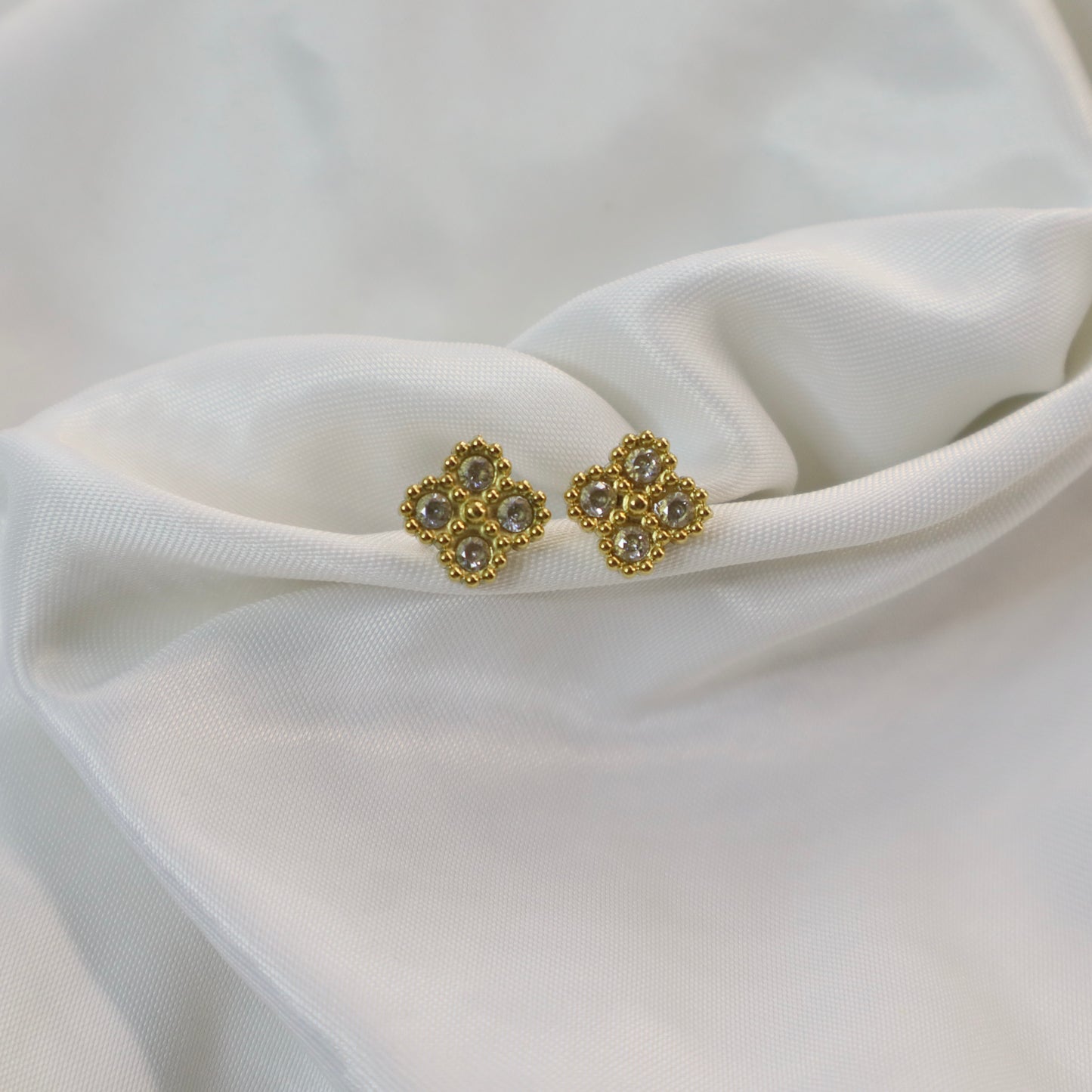 Gouden klaver oorbellen